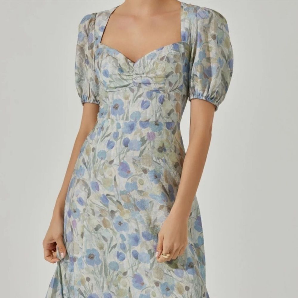 Astr the Label Irma Print Puff Sleeve Maxi Dress
MM16 - Picture 2 of 7